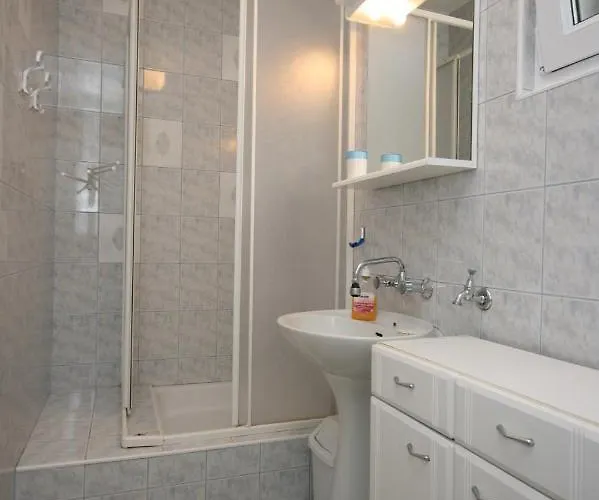 Appartement By The Sea Mandre, Pag - 6515 Kolan